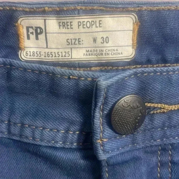 NWT Free People Cropped Distressed Jeans - Picture 3 of 8